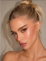 جلوه هایلایتر پودری روی استخوان گونه